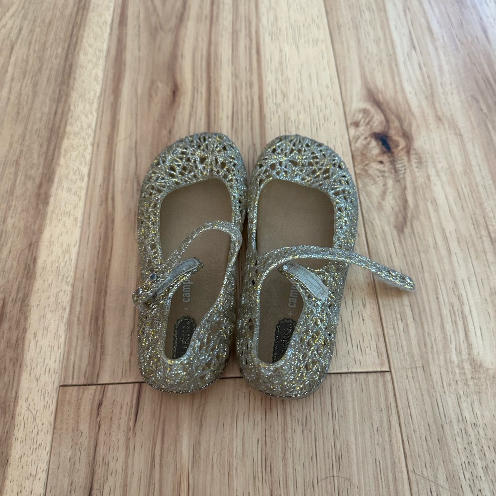 Mini Melissa. Size 8.